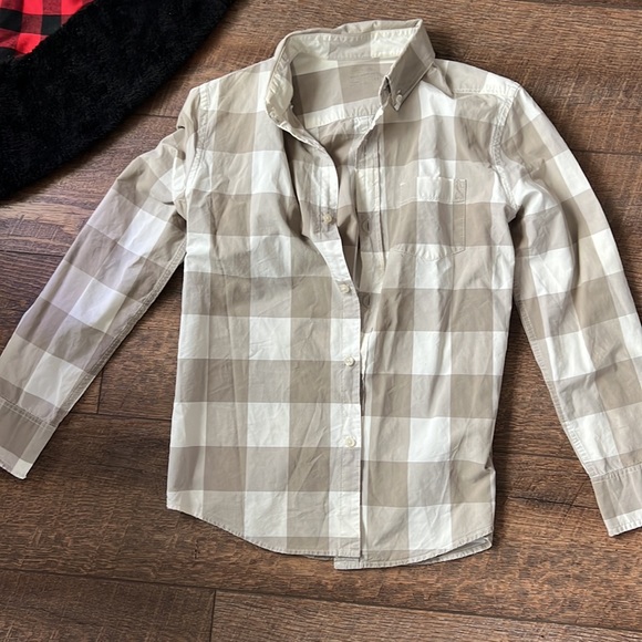 Bundle of button down long sleeve shirts boys 10/12 - Picture 3 of 5